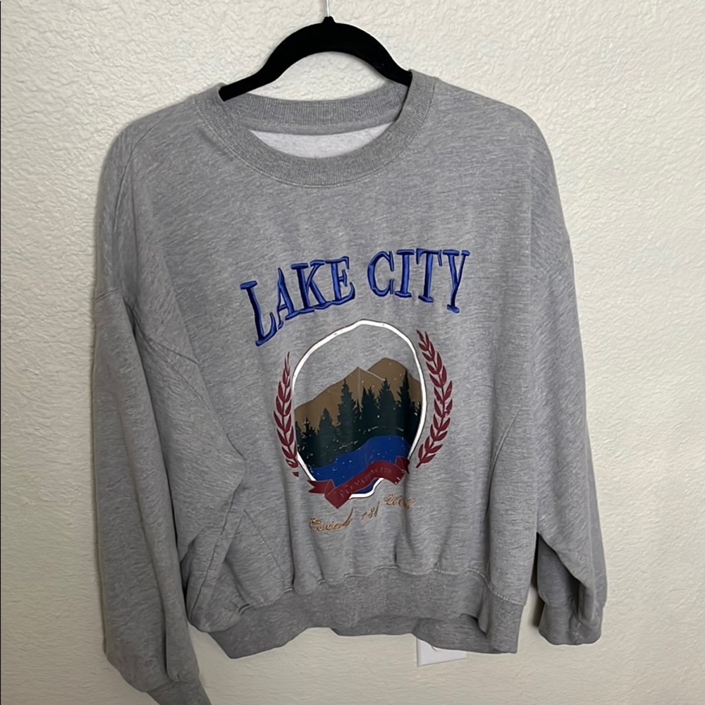 urban outfitters crewneck graphic